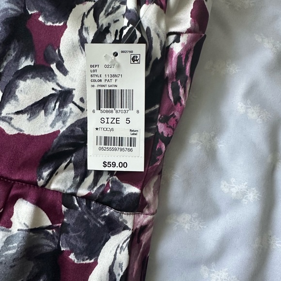 Beautiful BCX satin print dress - Picture 4 of 7